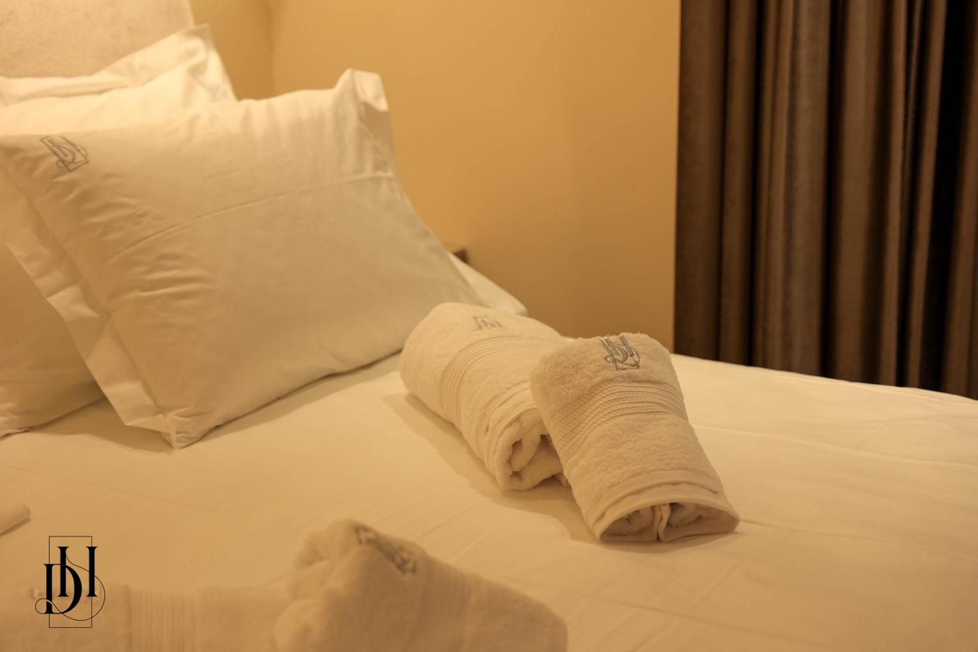 Deha Rooms & Apartments Tirana Esterno foto