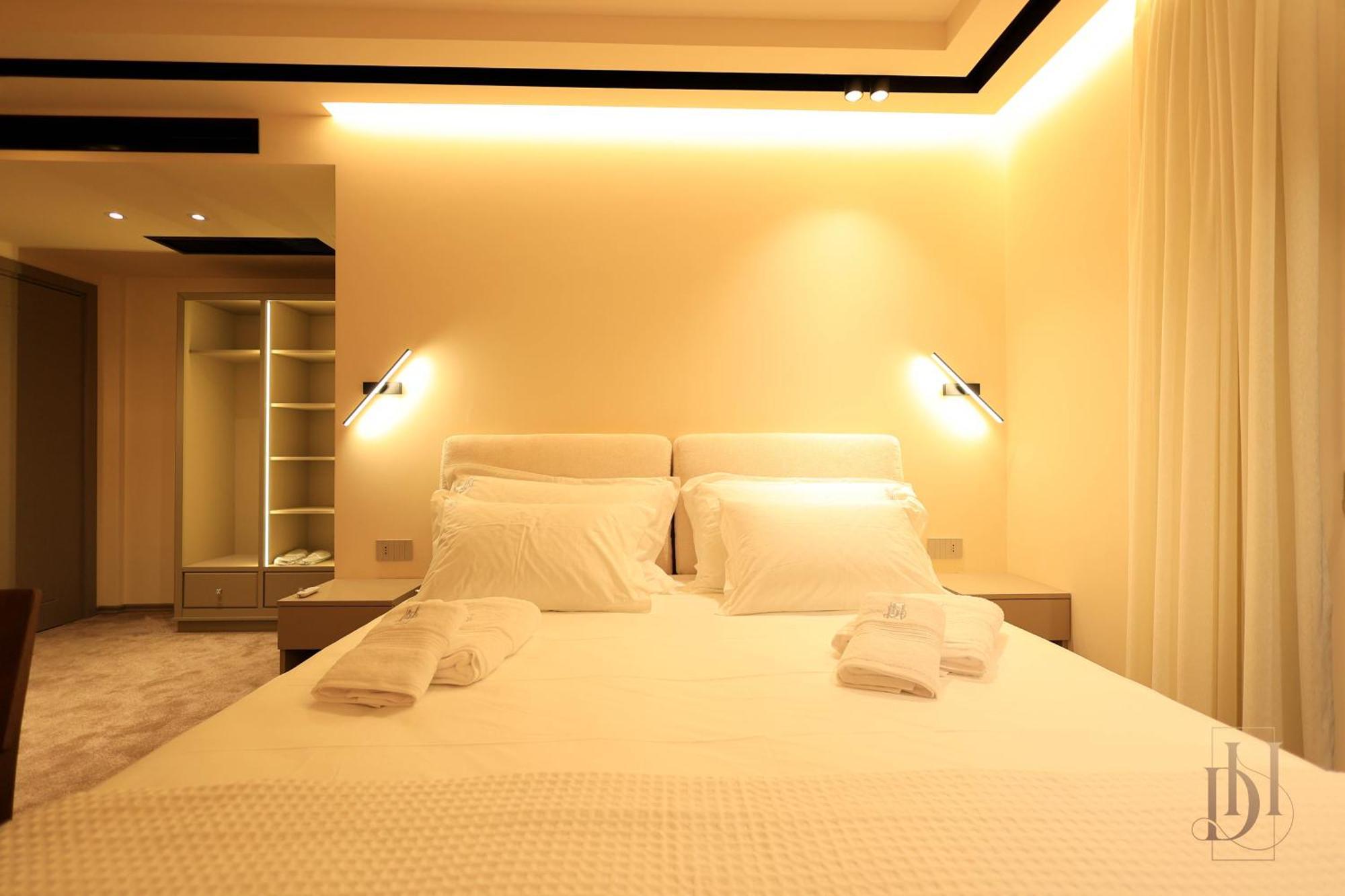 Deha Rooms & Apartments Tirana Esterno foto