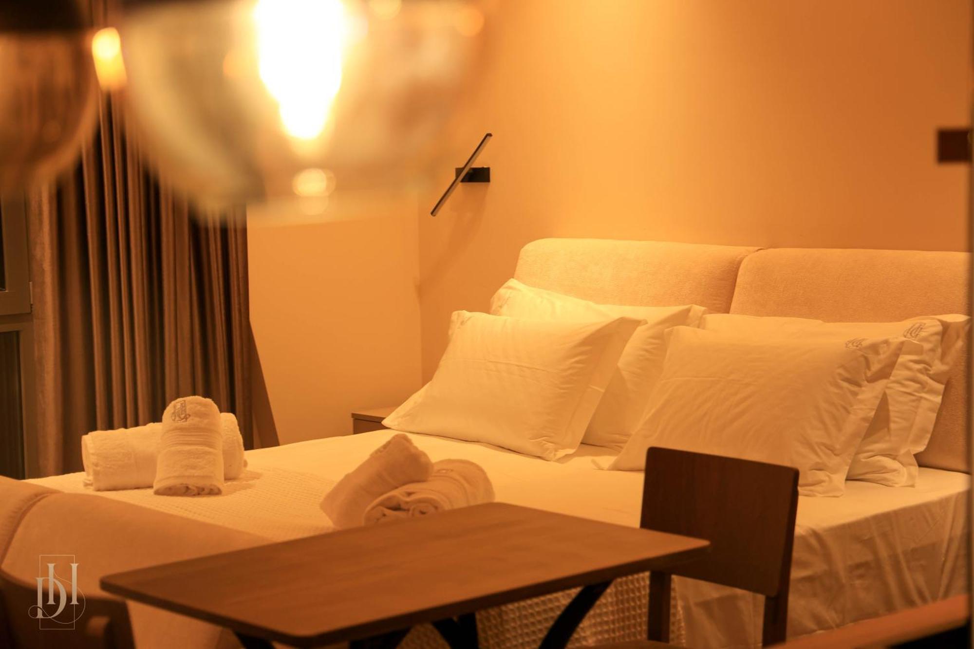 Deha Rooms & Apartments Tirana Esterno foto
